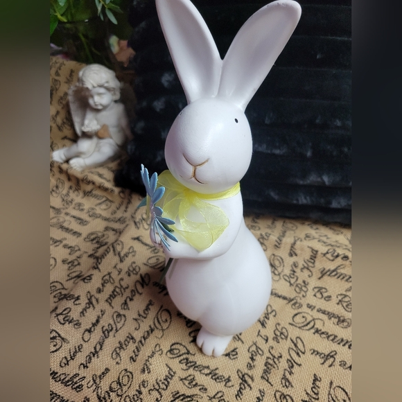 Ceramic Easter bunny he's holding a blue metal flower yellow bow - Picture 4 of 9